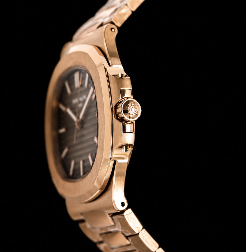 Nautilus en oro rosa con esfera marrón