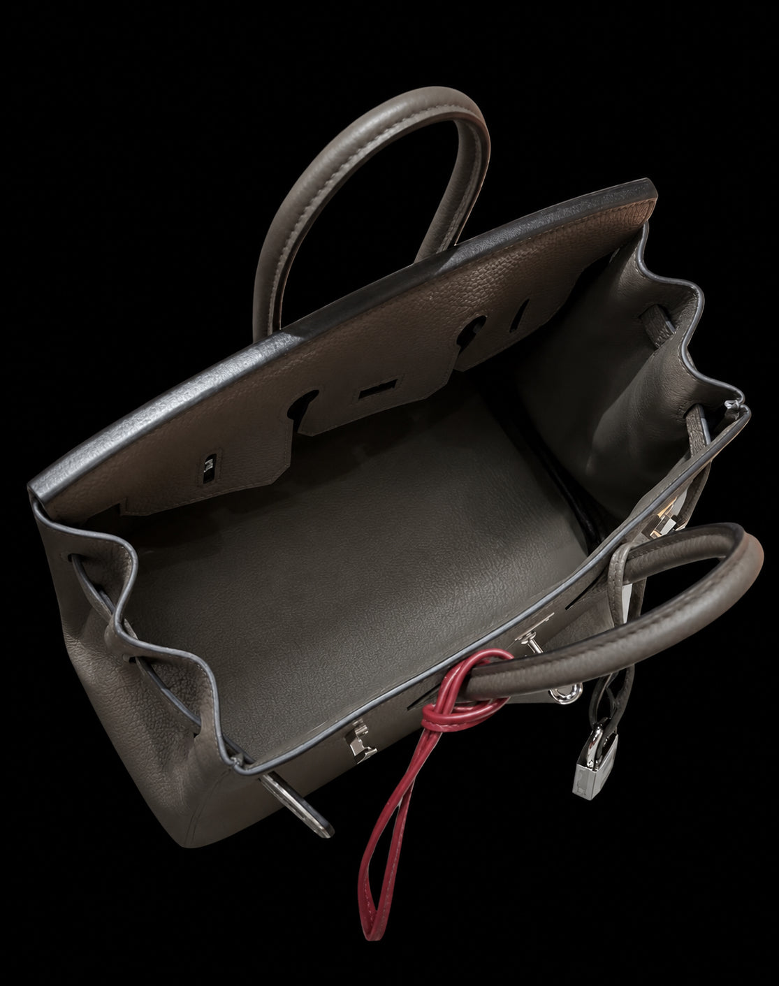 Bolso de Mano Gris Topo con Colgante