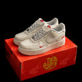 Dunk Low Crema – Detalles Rojos y Cordones Moteados