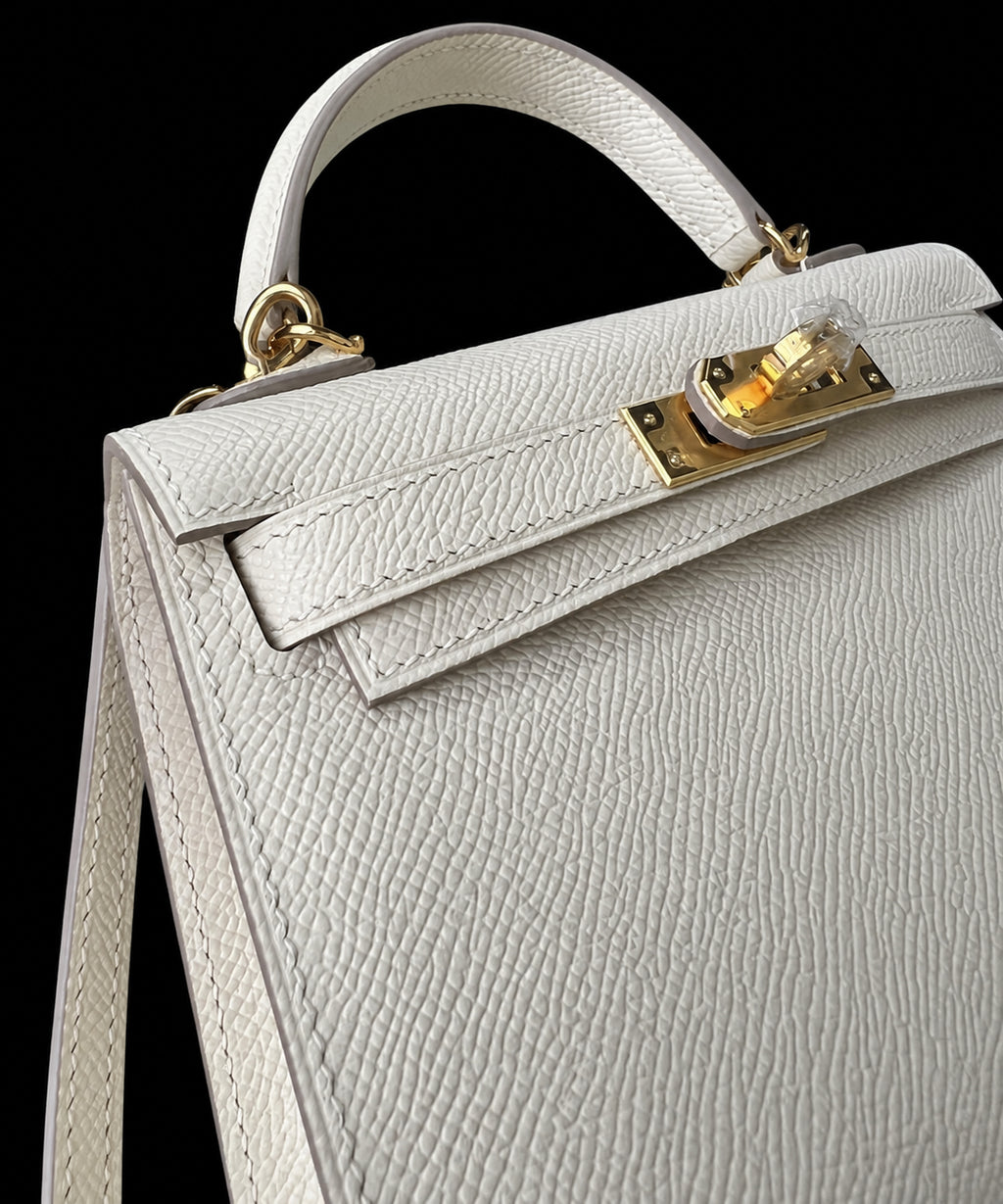 Bolso Mini Blanco con Herrajes Dorados