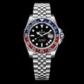 GMT con bisel rojo y azul — Acabado plateado