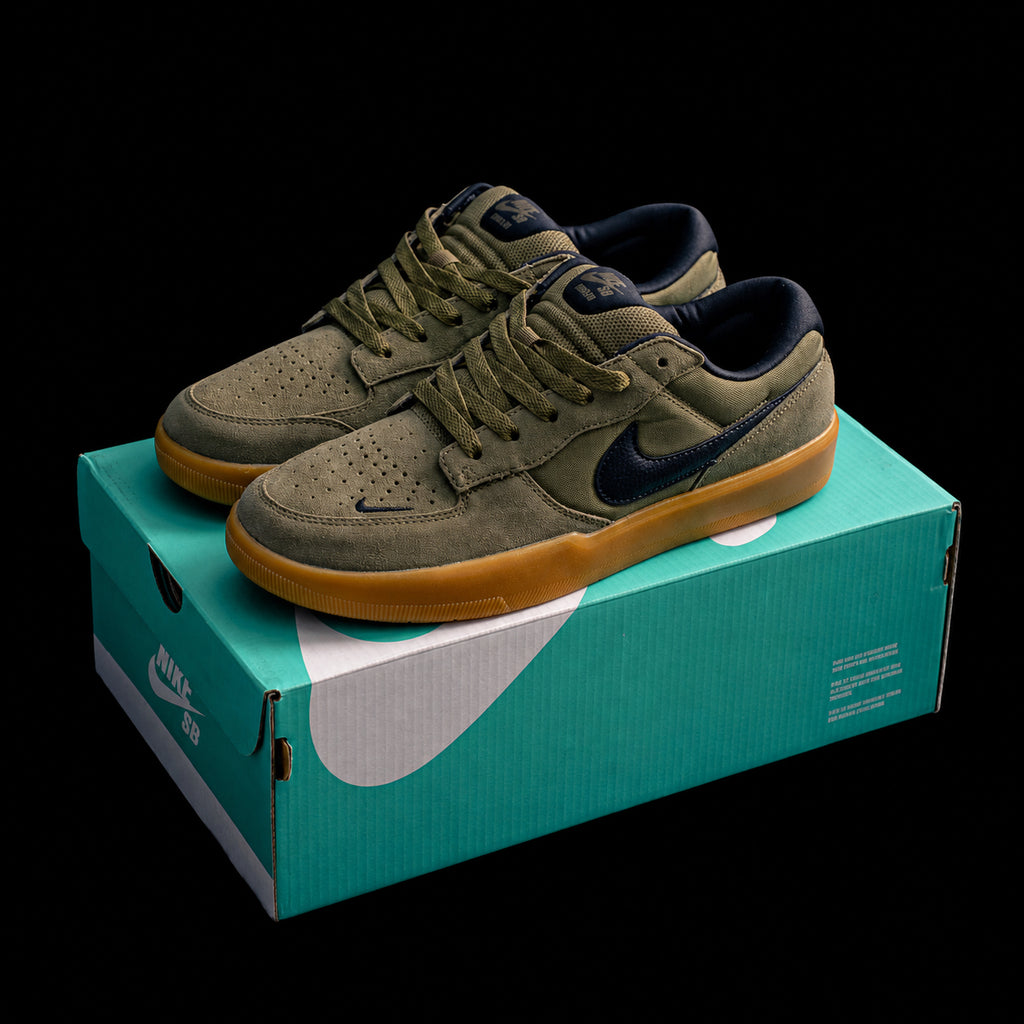 Dunk SB Verde Oliva y Negro con Suela Caramelo