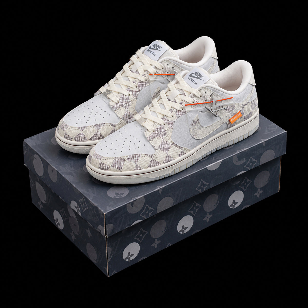 Dunk Low en gris y crema con estampado de cuadros