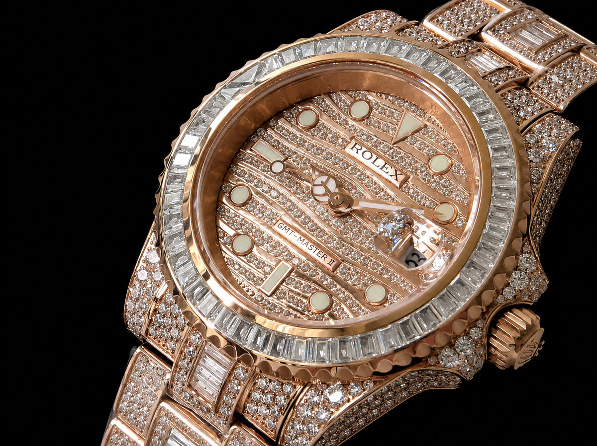 GMT en tono oro rosado con acabado «Iced Out»