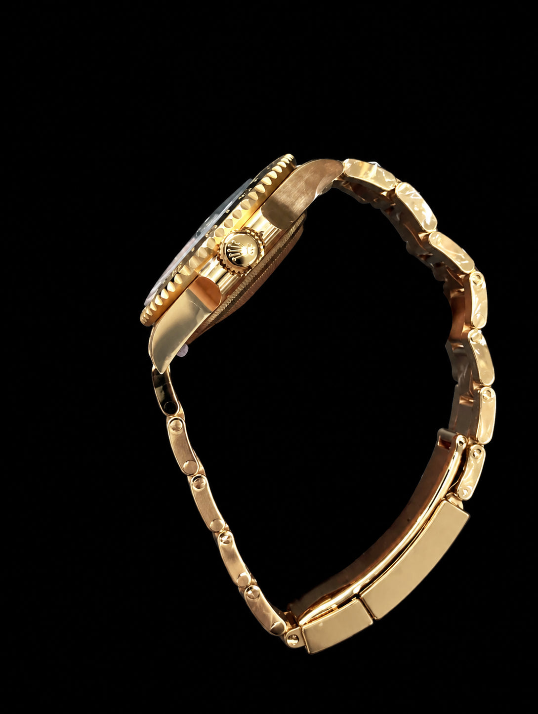 GMT dorado — Esfera negra y brazalete de cinco filas