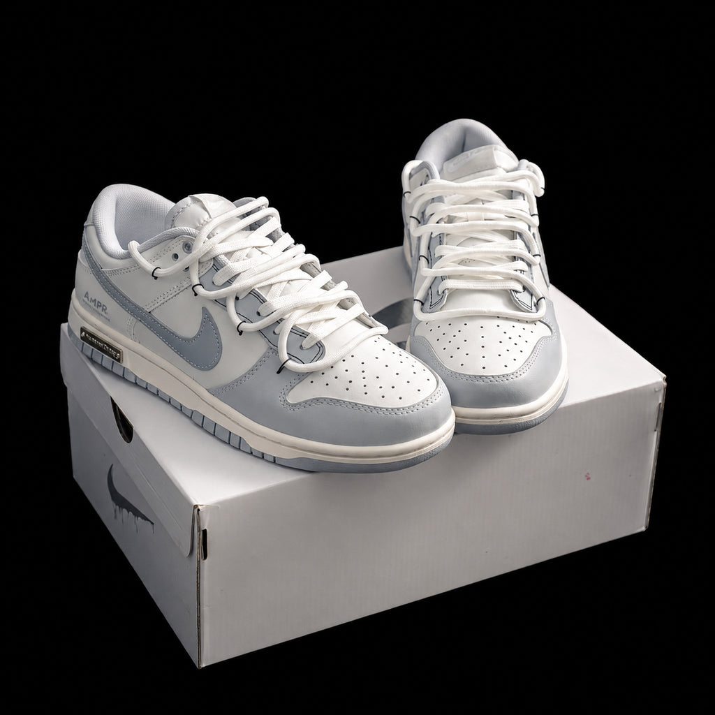 Dunk Low Blanco y Gris – Diseño de Doble Cordón