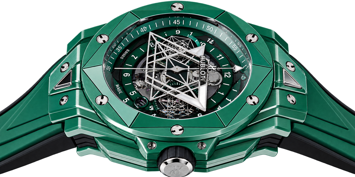 Reloj automático de lujo con esfera verde abierta.