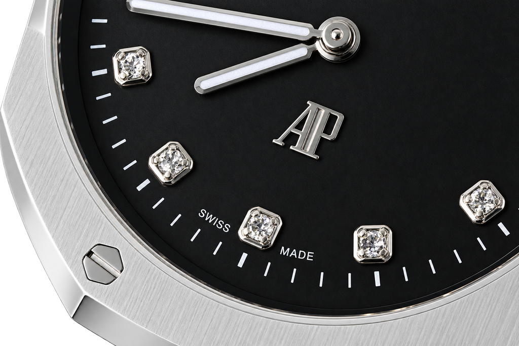 Reloj automático de lujo con esfera negra, índices de brillante
