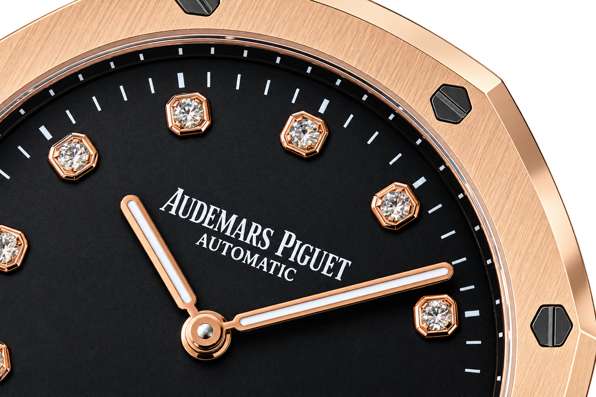 Reloj automático de lujo con esfera negra, índices de brillante