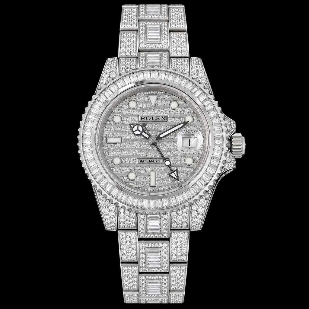 GMT plateado con acabado «Iced Out» y bisel estilo baguette